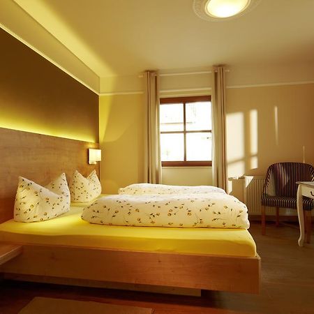 Sankt Annagut Hotell Burrweiler Exteriör bild